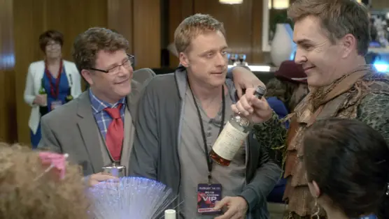 Paste Magazine - Alan Tudyk's Con Man Peeks Behind the Convention Curtain