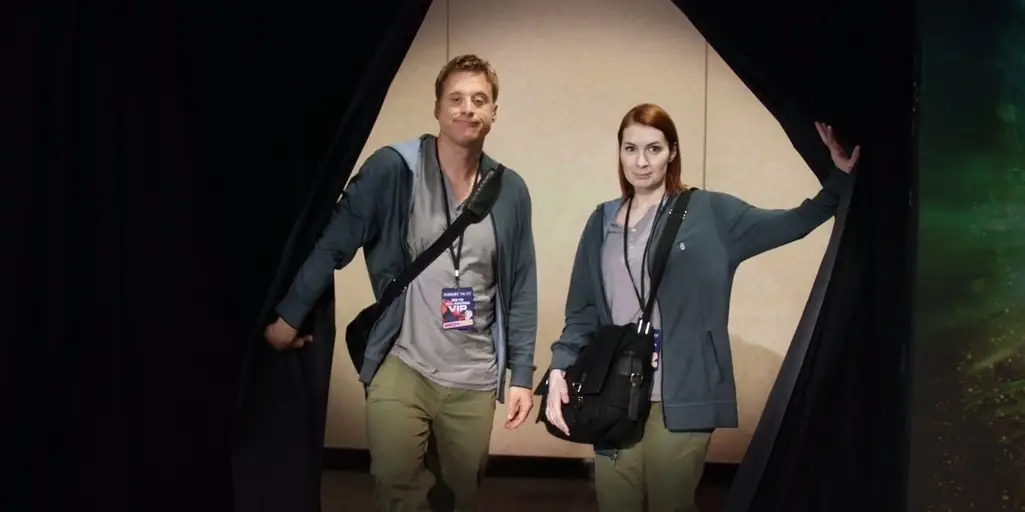 Paste Magazine - Alan Tudyk's Con Man Peeks Behind the Convention Curtain